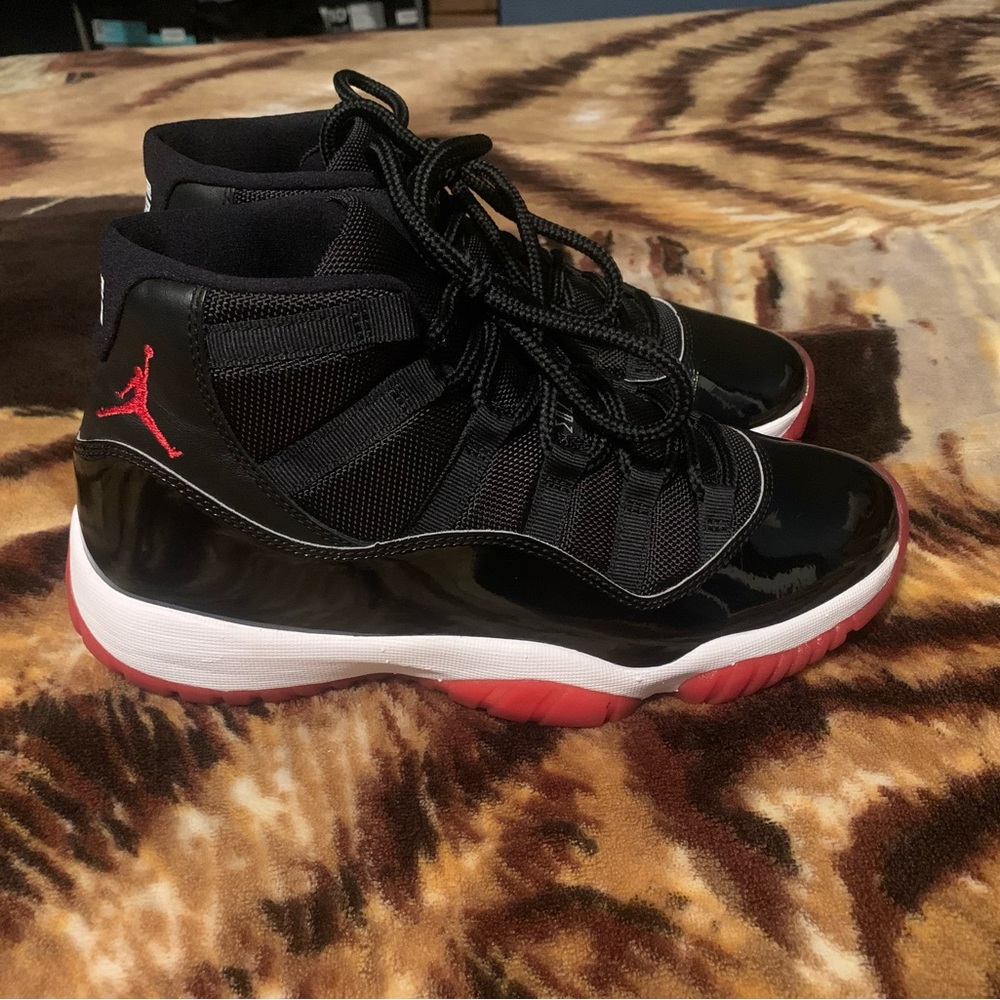 Bred 11s size 8.5 2019